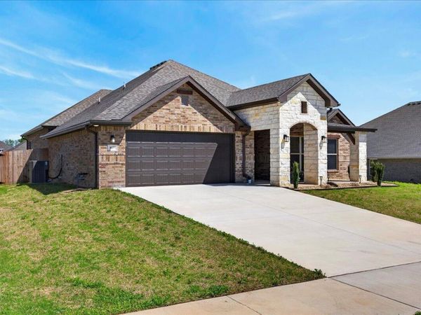 817 Black Thorn Drive , Carl Junction, MO 64834