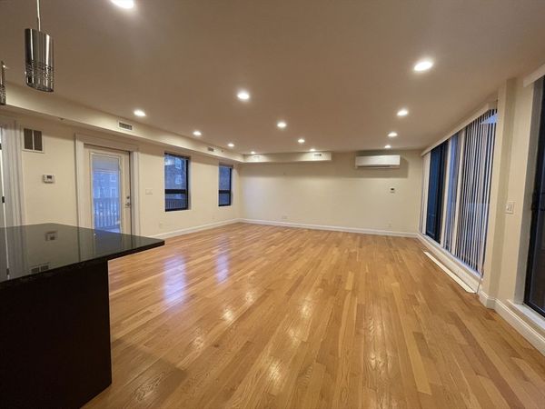 1616 Beacon St, Unit 3, Brookline, MA 02446