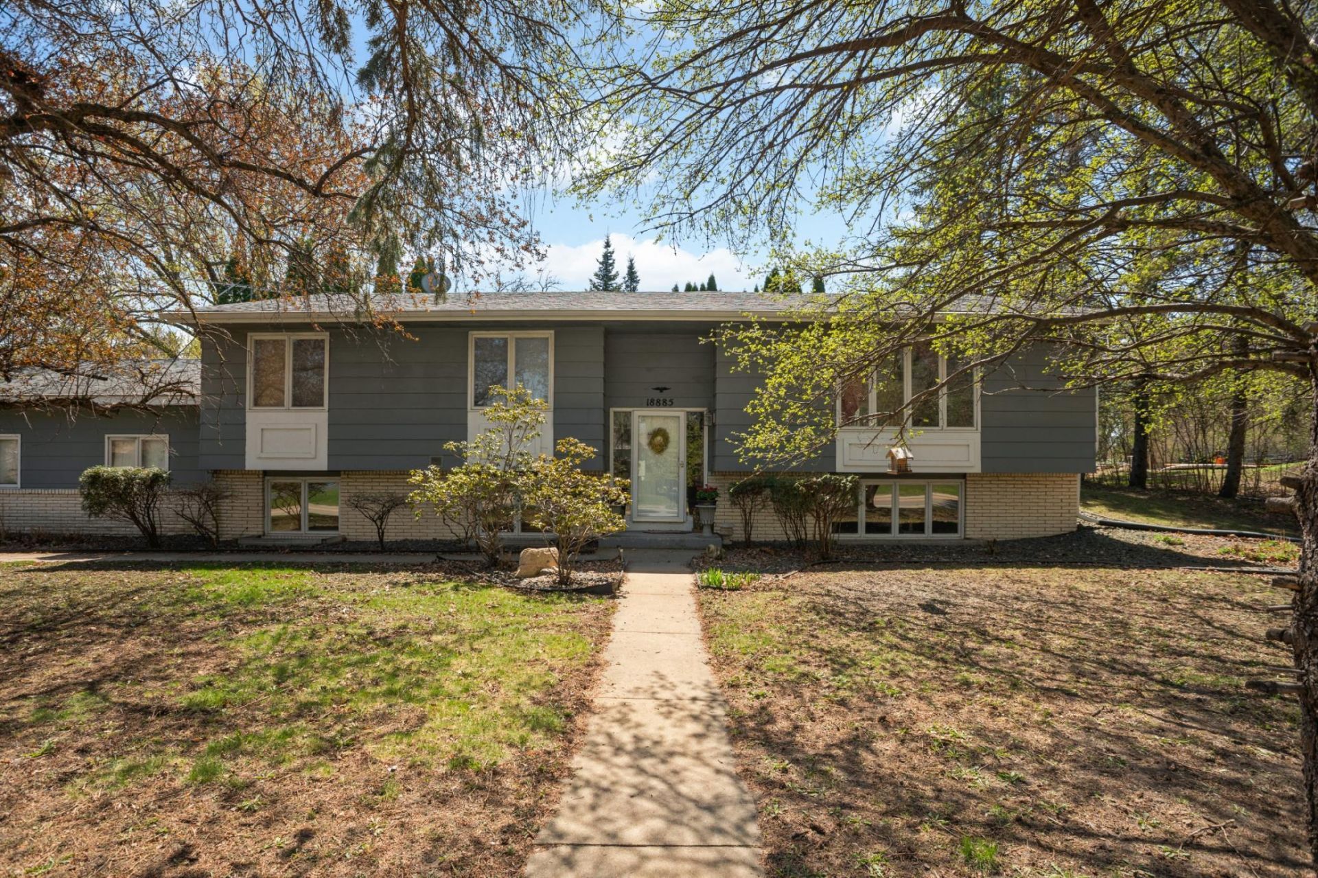 18885 Valley View Road , Eden Prairie, MN 55346