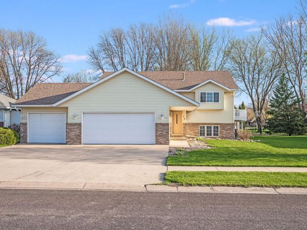 18 La Mar Court , North Mankato, MN 56003