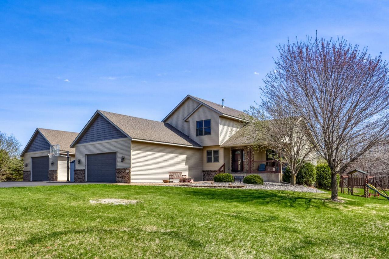 36463 Elk Avenue , North Branch, MN 55056