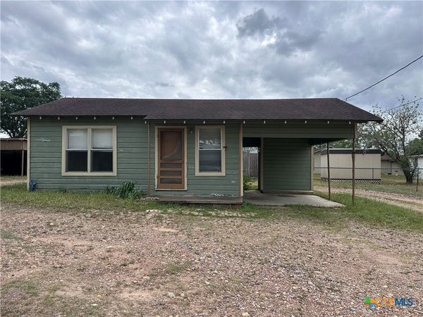 921 E Courthouse , Unit B, Cuero, TX 77954