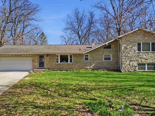 2086 Grand Detour, DIXON, IL 61021