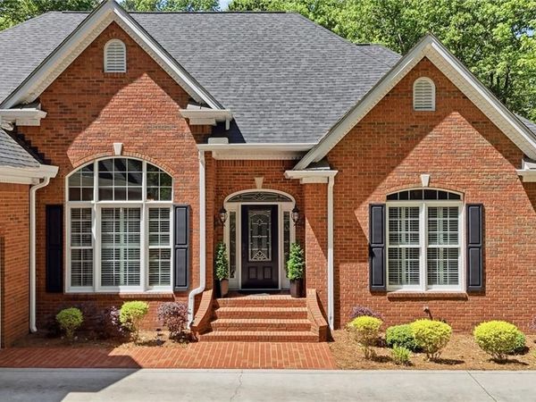 153 York Place, Calhoun, GA 30701