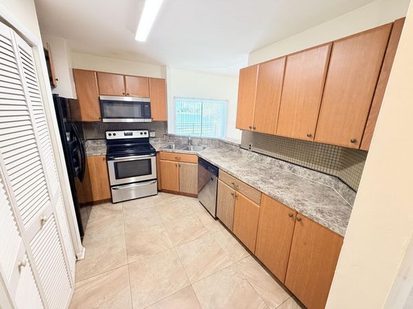 3453 NW 44th Street, Unit 201, Oakland Park, FL 33309