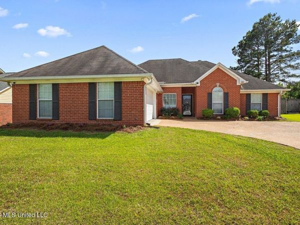 135 Stratford Drive, Madison, MS 39110
