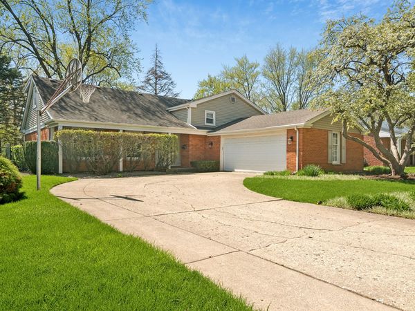 719 E Hackberry Drive , Arlington Heights, IL 60004