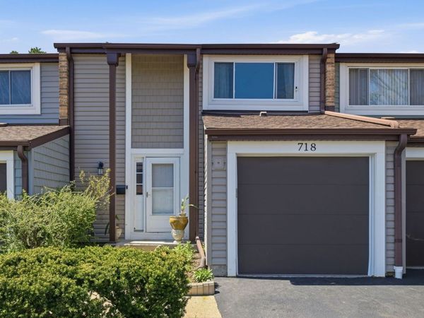 718 Clearwater Court, Wheeling, IL 60090