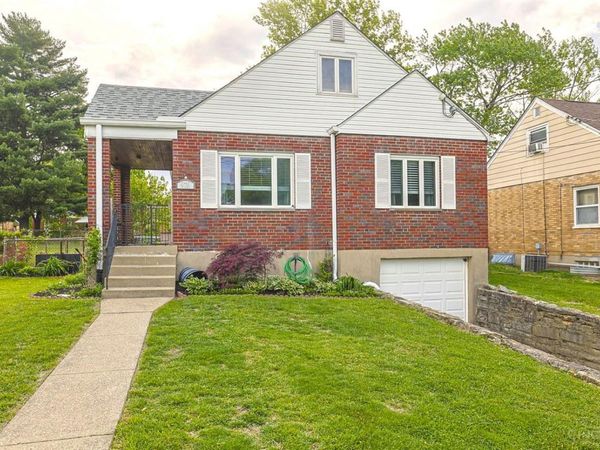 976 Woodbriar Lane, Cincinnati, OH 45238