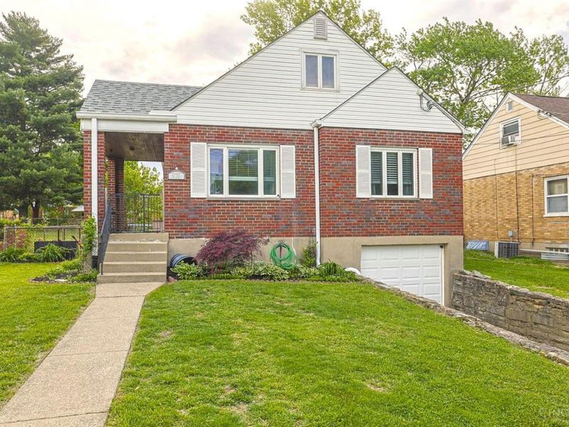 976 Woodbriar Lane, Cincinnati, OH 45238 Photo 1