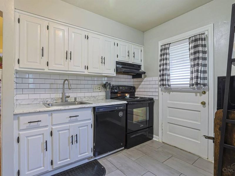 976 Woodbriar Lane, Cincinnati, OH 45238 Photo 10