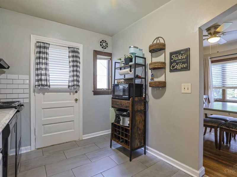 976 Woodbriar Lane, Cincinnati, OH 45238 Photo 12