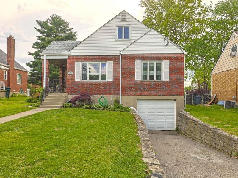 976 Woodbriar Lane, Cincinnati, OH 45238 Photo 2