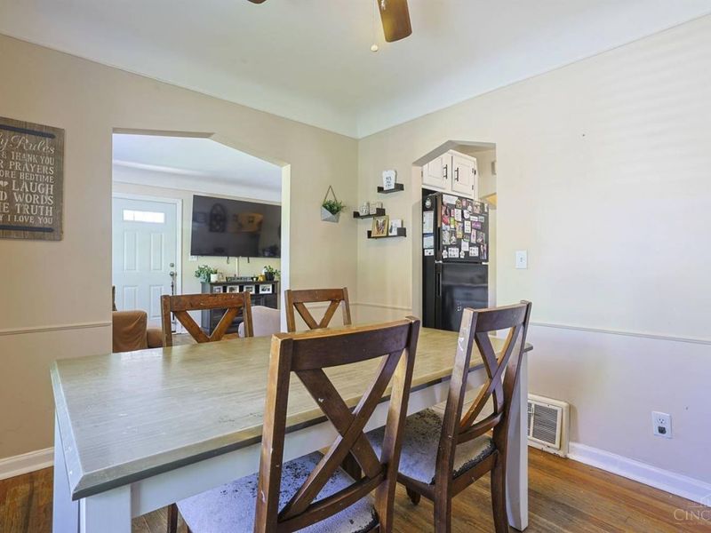 976 Woodbriar Lane, Cincinnati, OH 45238 Photo 9