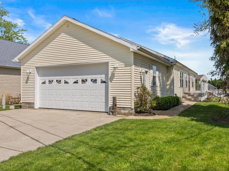 1561 N Starboard Avenue, Port Clinton, OH 43452 Photo 2