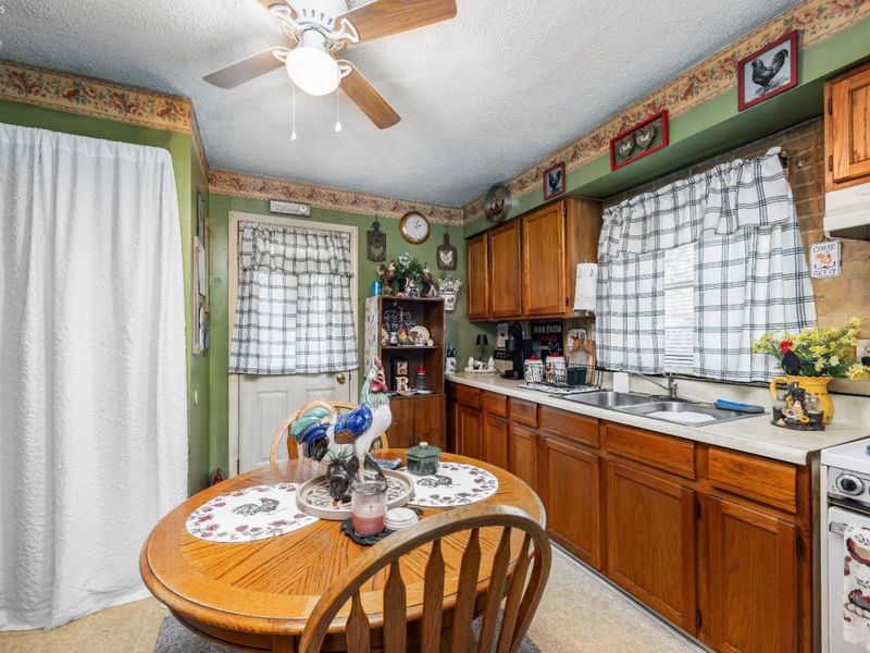 815 Edison Lane, Port Clinton, OH 43452 Photo 2