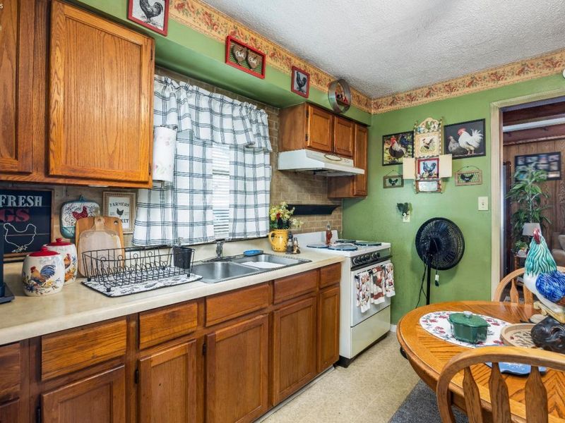 815 Edison Lane, Port Clinton, OH 43452 Photo 5