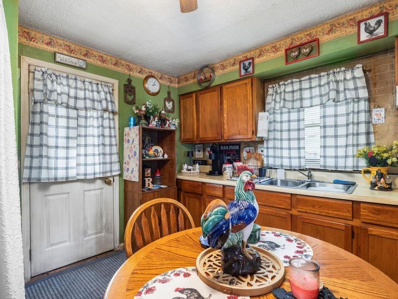 815 Edison Lane, Port Clinton, OH 43452 Photo 7