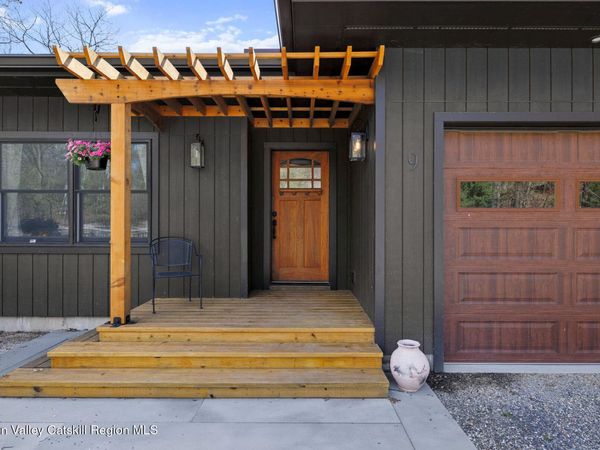 9 Chesters Place, Woodstock, NY 12498