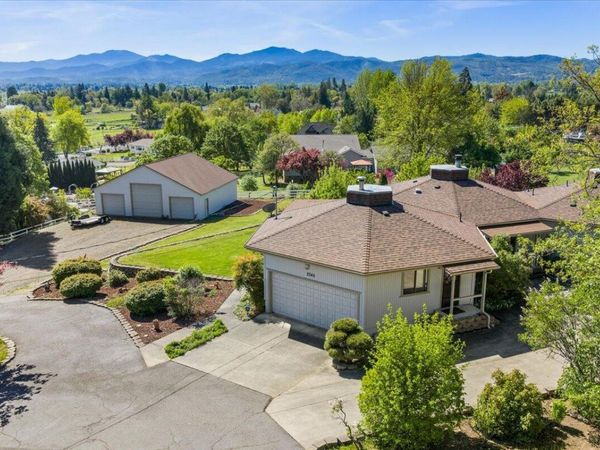 2340 Hillside Drive, Central Point, OR 97502