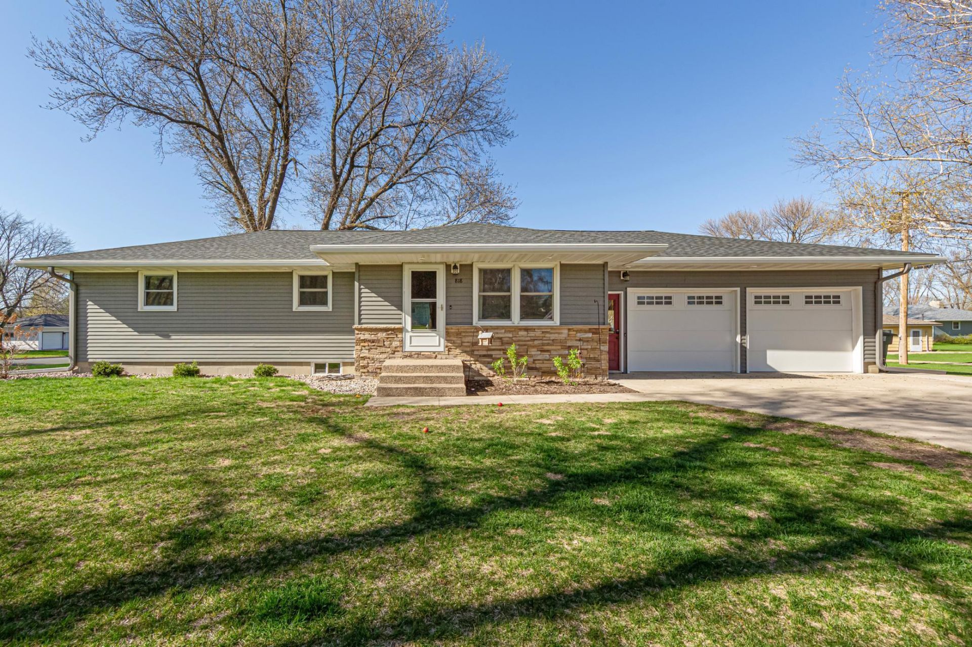 818 Lincoln Avenue, Gaylord, MN 55334