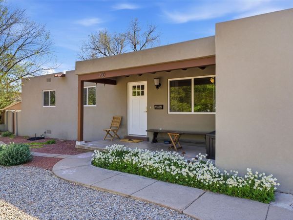 210 Las Mananitas , Santa Fe, NM 87501