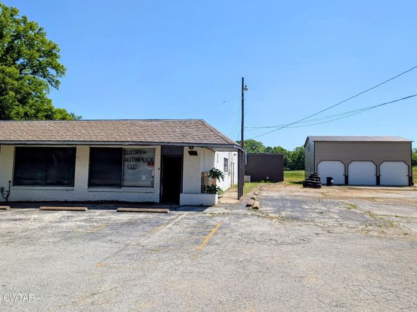 1709 S College Street , Trenton, TN 38382