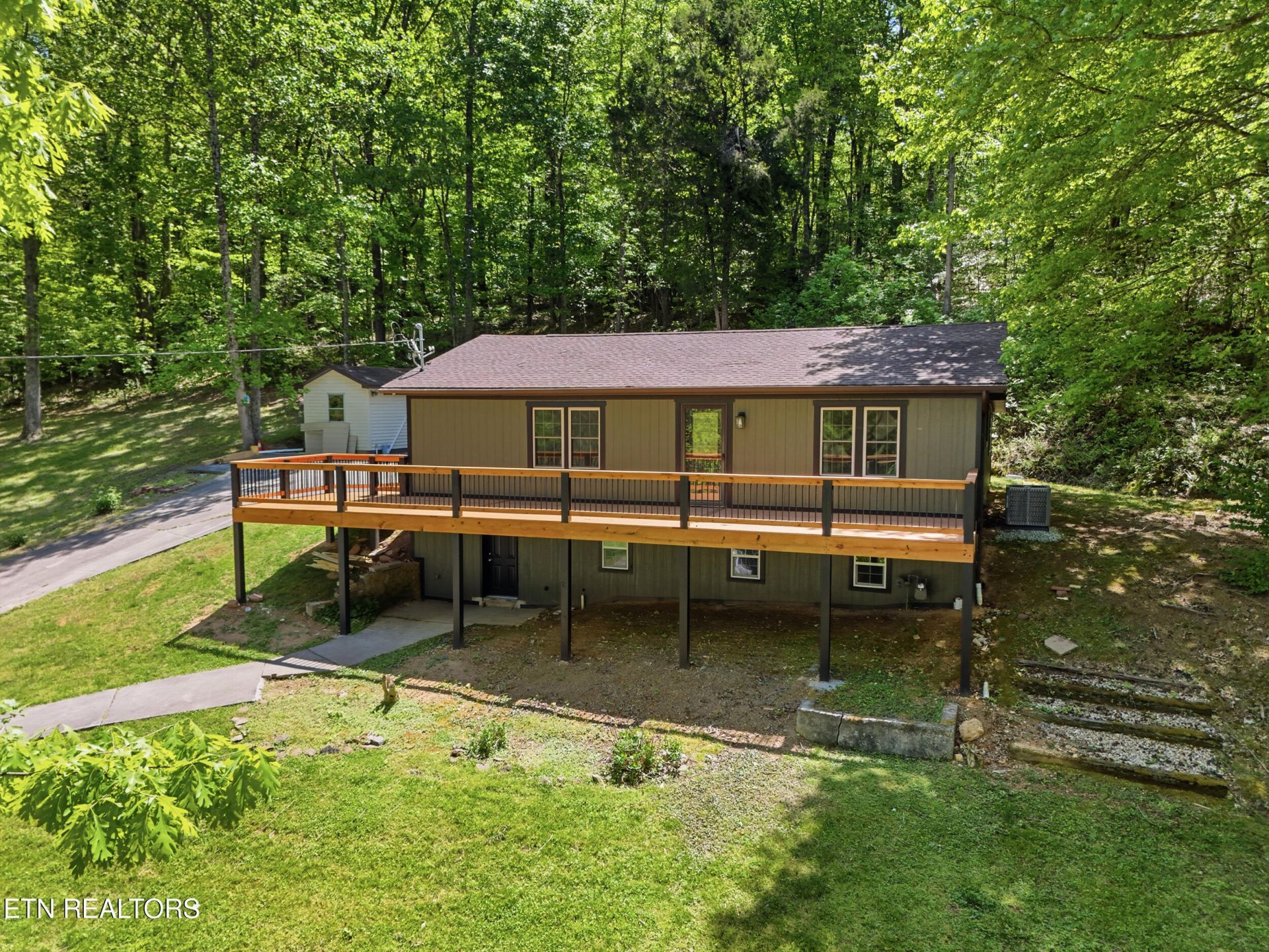 118 Clark Lane, Harriman, TN 37748 Main Photo