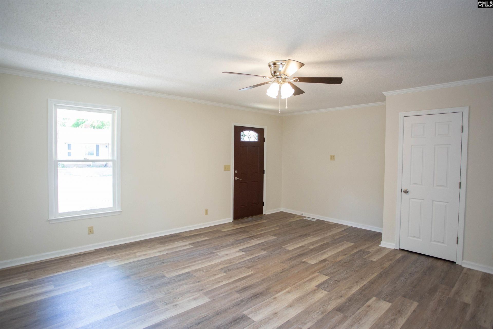 1611 Lewis Street Photo 4