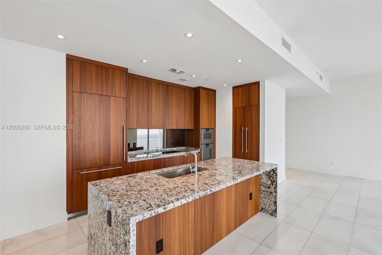 175 SE 25 Rd , Unit 2803, Miami, FL 33129 Photo