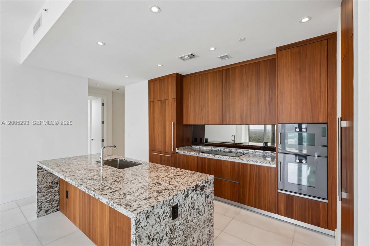 175 SE 25 Rd , Unit 2803, Miami, FL 33129 Photo