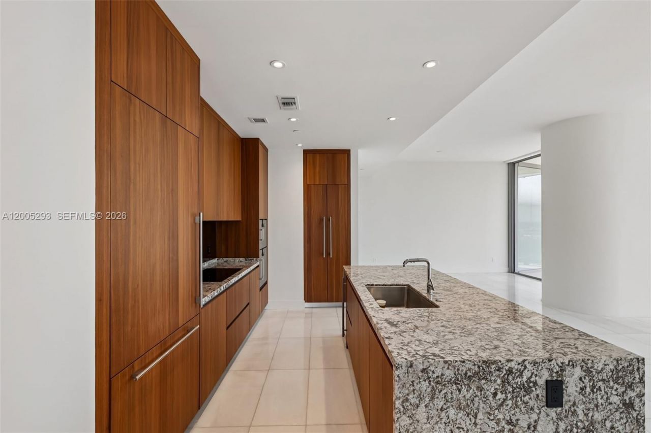 175 SE 25 Rd , Unit 2803, Miami, FL 33129 Photo