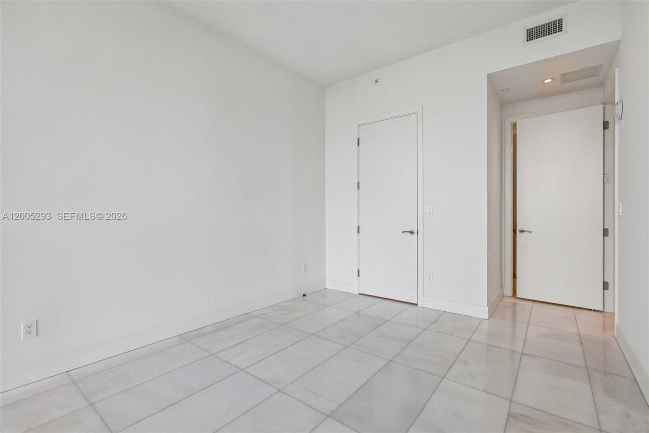 175 SE 25 Rd , Unit 2803, Miami, FL 33129 Photo