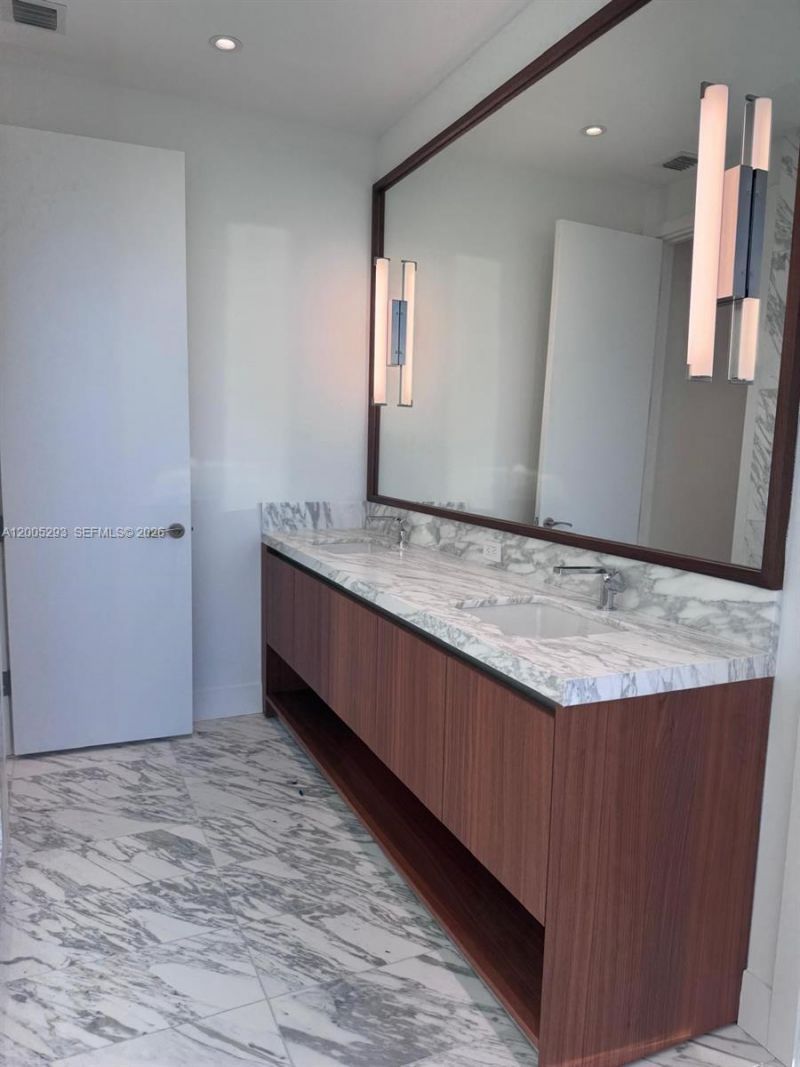 175 SE 25 Rd , Unit 2803, Miami, FL 33129 Photo