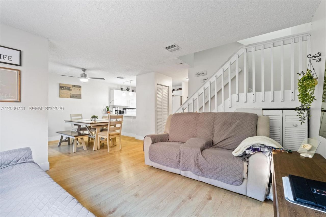 6235 Kendale Lakes Cir , Unit 247, Miami, FL 33183 Photo