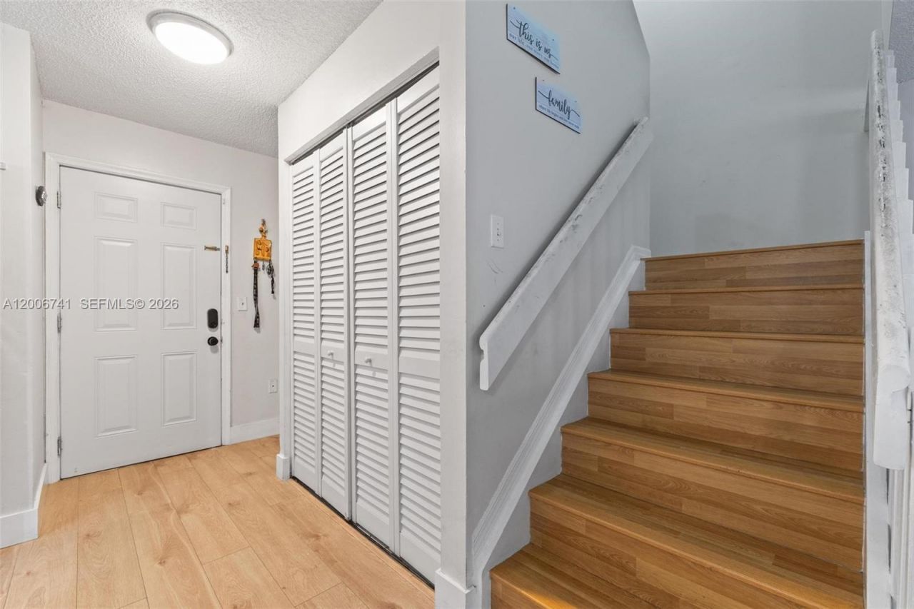 6235 Kendale Lakes Cir , Unit 247, Miami, FL 33183 Photo