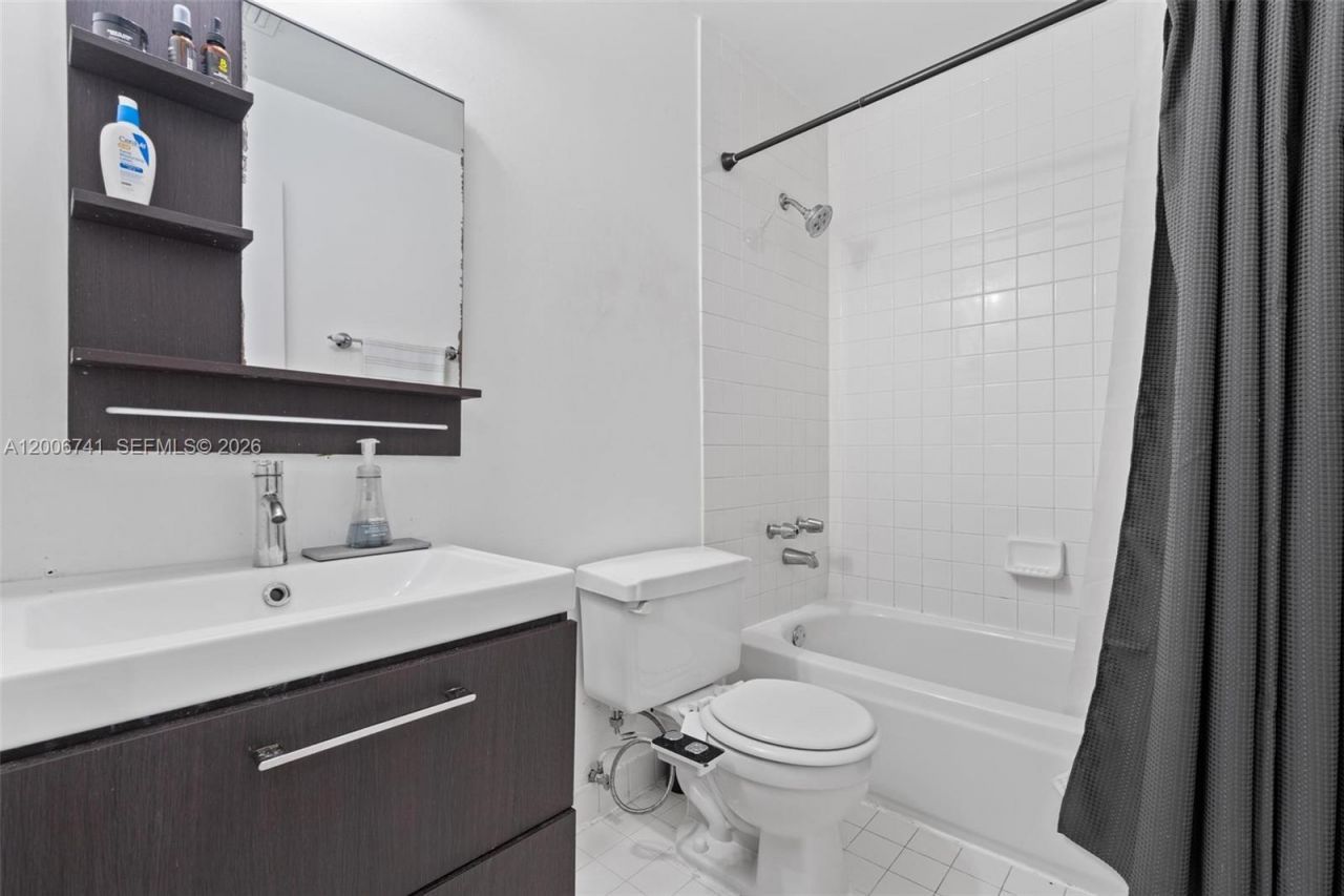 6235 Kendale Lakes Cir , Unit 247, Miami, FL 33183 Photo