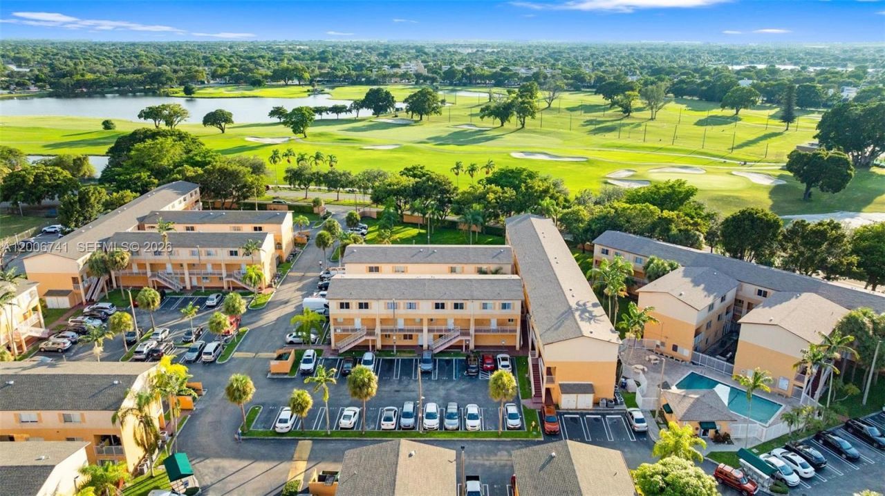 6235 Kendale Lakes Cir , Unit 247, Miami, FL 33183 Photo