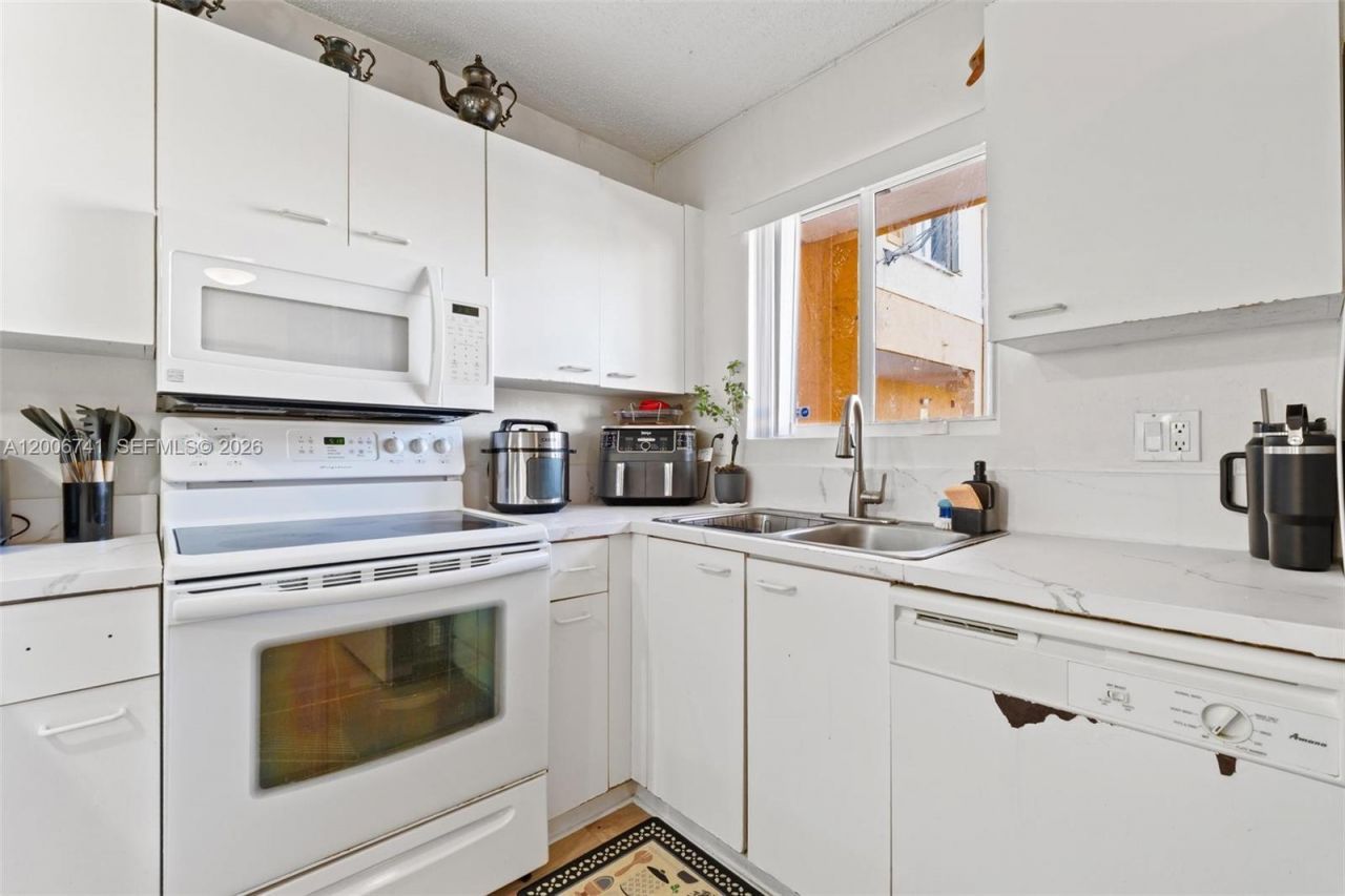 6235 Kendale Lakes Cir , Unit 247, Miami, FL 33183 Photo