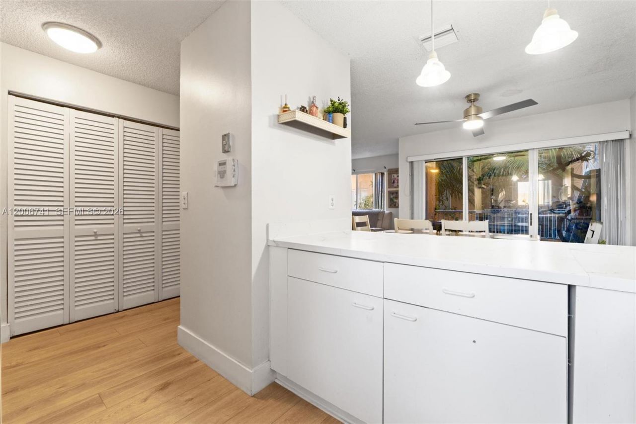 6235 Kendale Lakes Cir , Unit 247, Miami, FL 33183 Photo