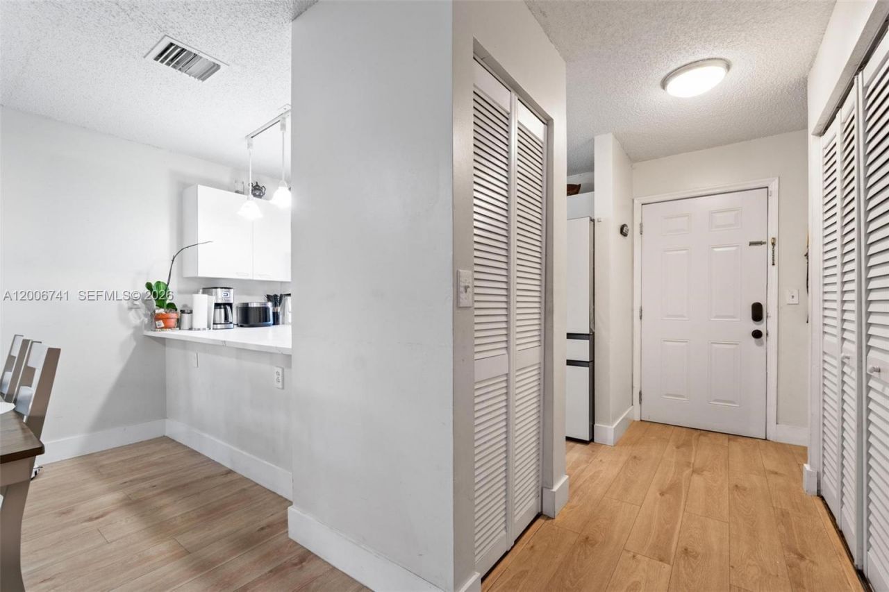 6235 Kendale Lakes Cir , Unit 247, Miami, FL 33183 Photo