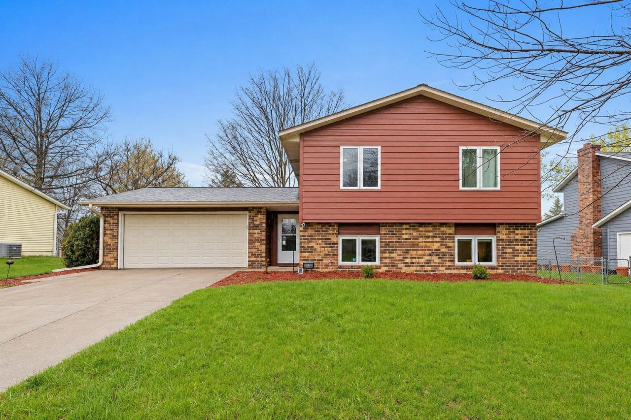 10408 Wyoming Avenue S, Bloomington, MN 55438 Main Photo