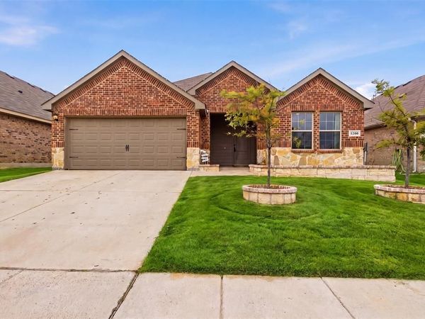 1200 Canterbury Lane , Ennis, TX 75119