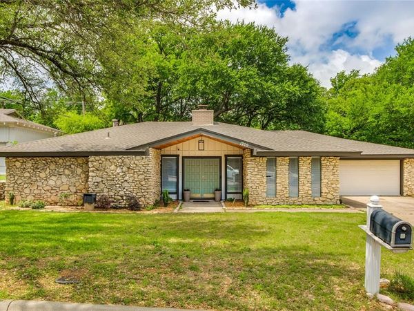 1209 Wade Drive , Bedford, TX 76022