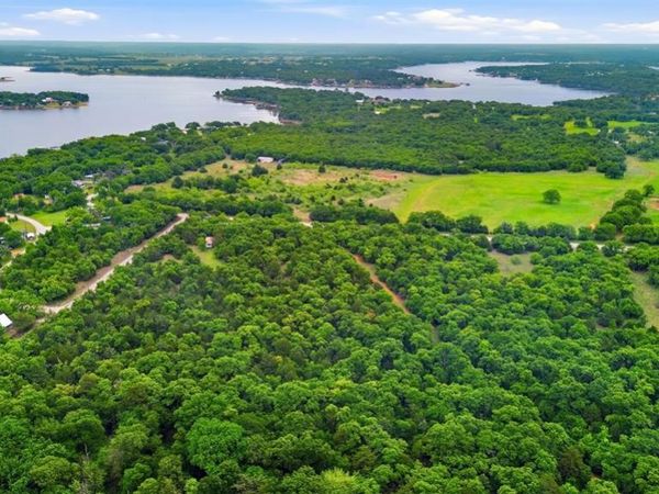 936 Carter Lake Drive , Bowie, TX 76230