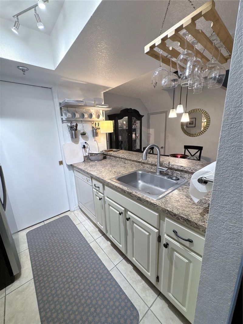 10263 Gandy Boulevard N, Unit 606, Saint Petersburg, FL 33702 Photo