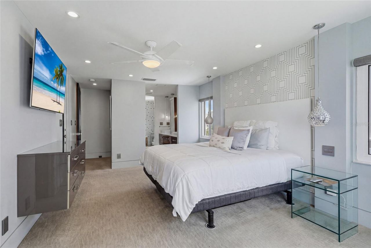 350 Golden Gate Point, Unit 51, Sarasota, FL 34236 Photo