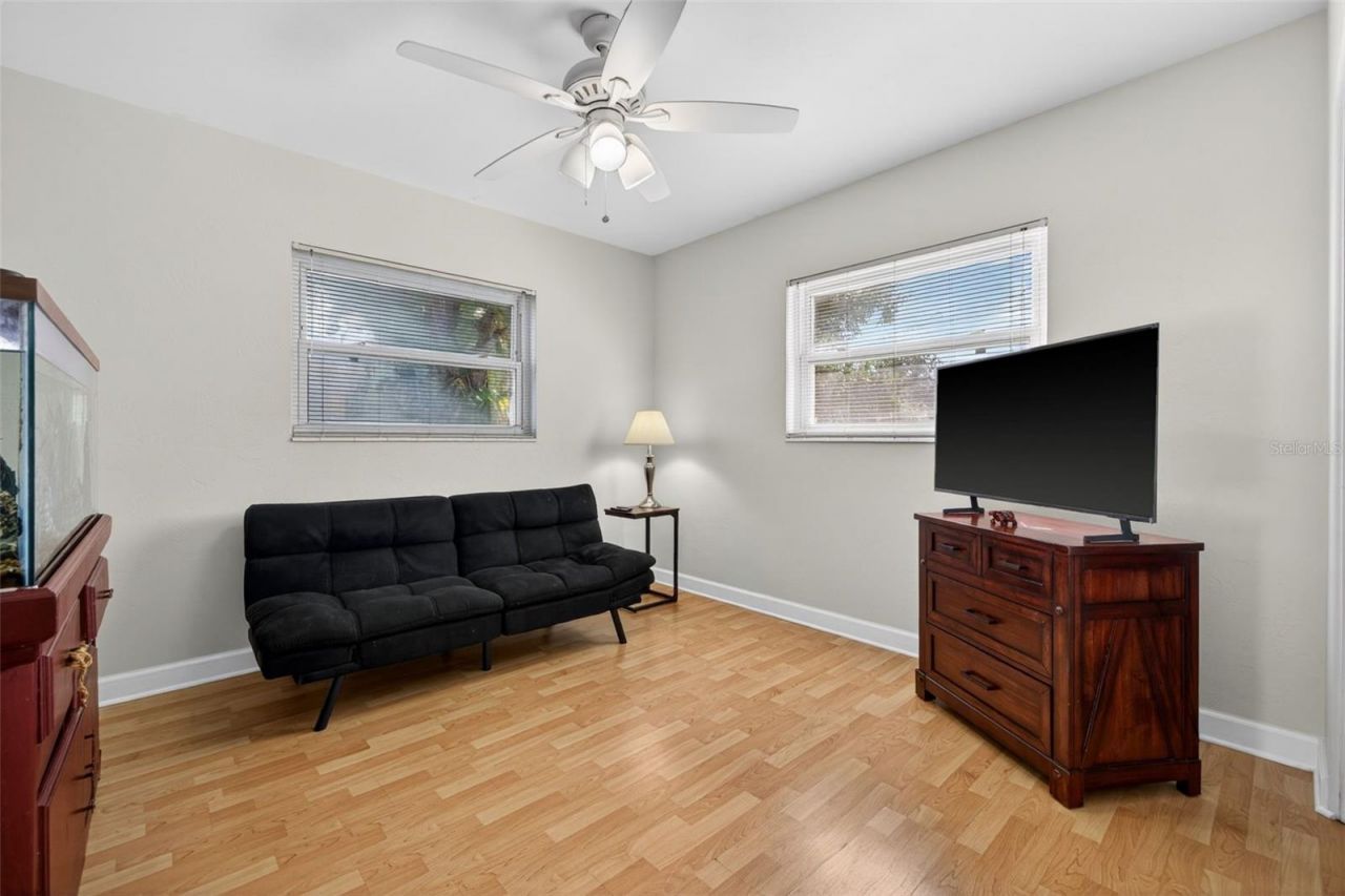 233 NW Madison Circle N, Saint Petersburg, FL 33702 Photo