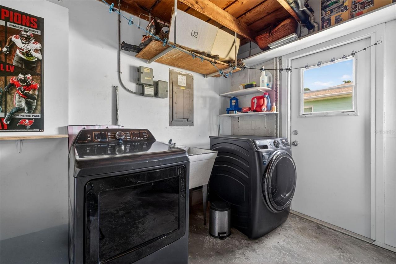 233 NW Madison Circle N, Saint Petersburg, FL 33702 Photo