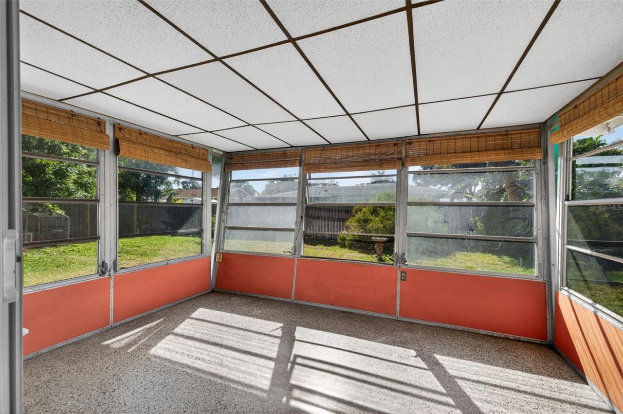 233 NW Madison Circle N, Saint Petersburg, FL 33702 Photo